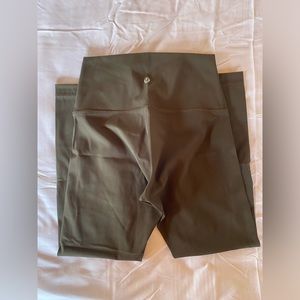 Lululemon Wunder Under Crop, 21” Sz 4